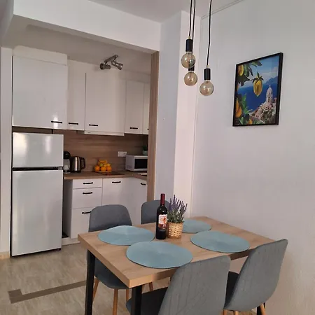 Costa De Verano With Swimming Pool In The Center Of Apartment *