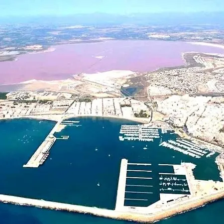 Costa De Verano With Swimming Pool In The Center Of * Torrevieja