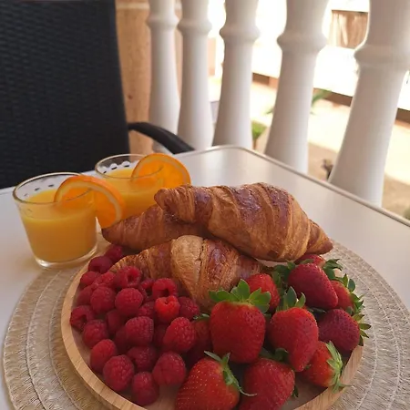 Costa De Verano With Swimming Pool In The Center Of Apartment Torrevieja