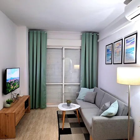 Costa De Verano With Swimming Pool In The Center Of * Torrevieja