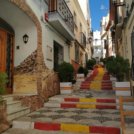 Costa De Verano With Swimming Pool In The Center Of *