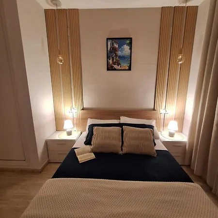 Costa De Verano With Swimming Pool In The Center Of Torrevieja